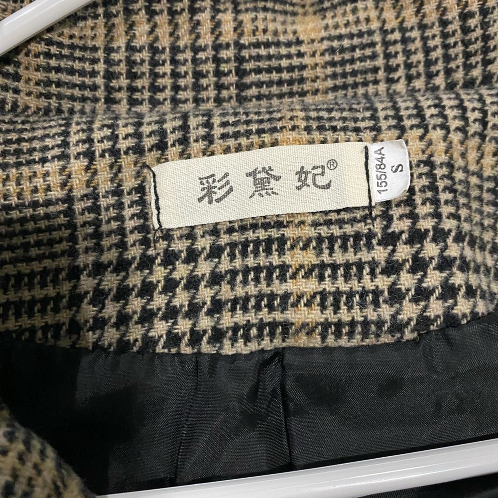 Beautiful Plaid Coat - Picture 10 of 11